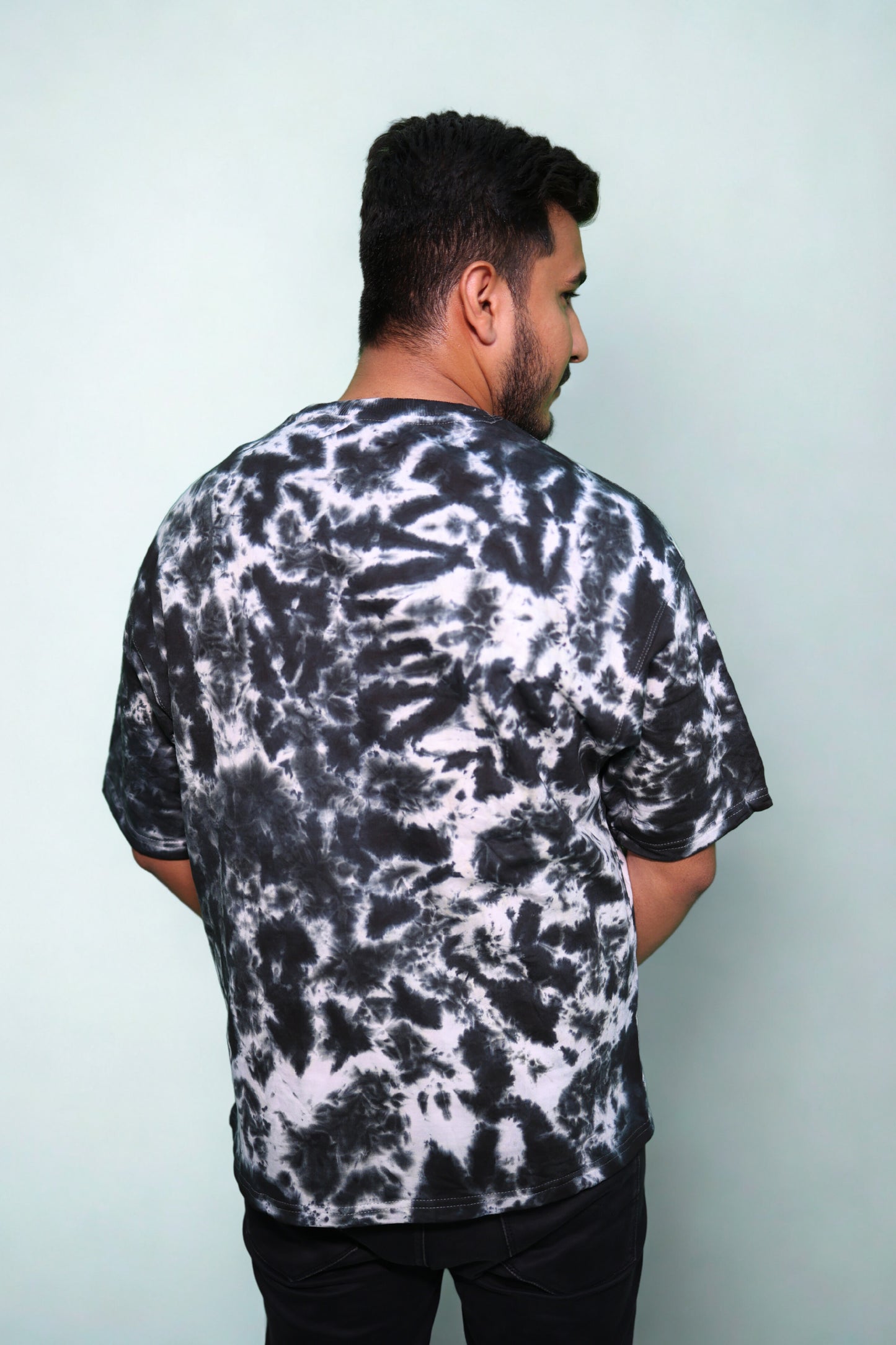 TIE DYE BLACK AND WHITE TEE